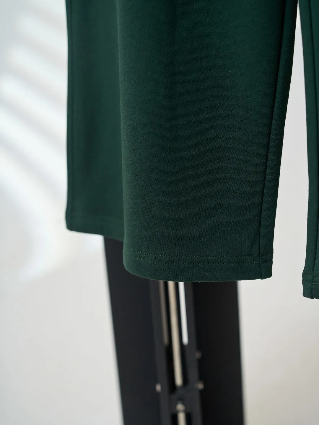 [Real auction] Acne Studios embroidered trousers (version 2) [In Stock] S M L The drawstring waistband and side pockets are designed to create a concise and casual attitude. The minimalist texture hides a trendy edge. Wear it with the Series suit to form a luxurious and elegant system. It interprets a unique Nordic elegant mood. It adopts imported machine embroidery technology and uses advanced computer control systems and precision mechanical parts to realize the Acne Studios logo work. High precision. The lines are smooth and delicate. The fabrics have been washed with enzymes for a better hand feel. Not easy to deform, not easy to shrink, not easy to fade. Maintains long-lasting beauty with a loose fit